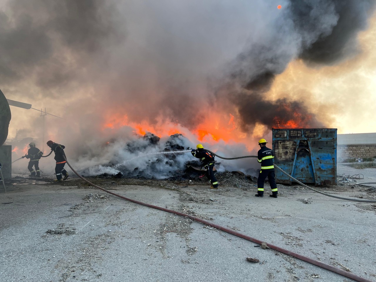 Sumqayıtda zavodda yanğın olub - YENİLƏNİB (FOTOLAR)